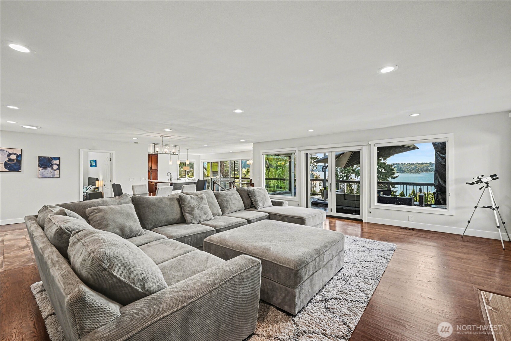 9544 Lake Washington Boulevard NE, Bellevue, WA 98004