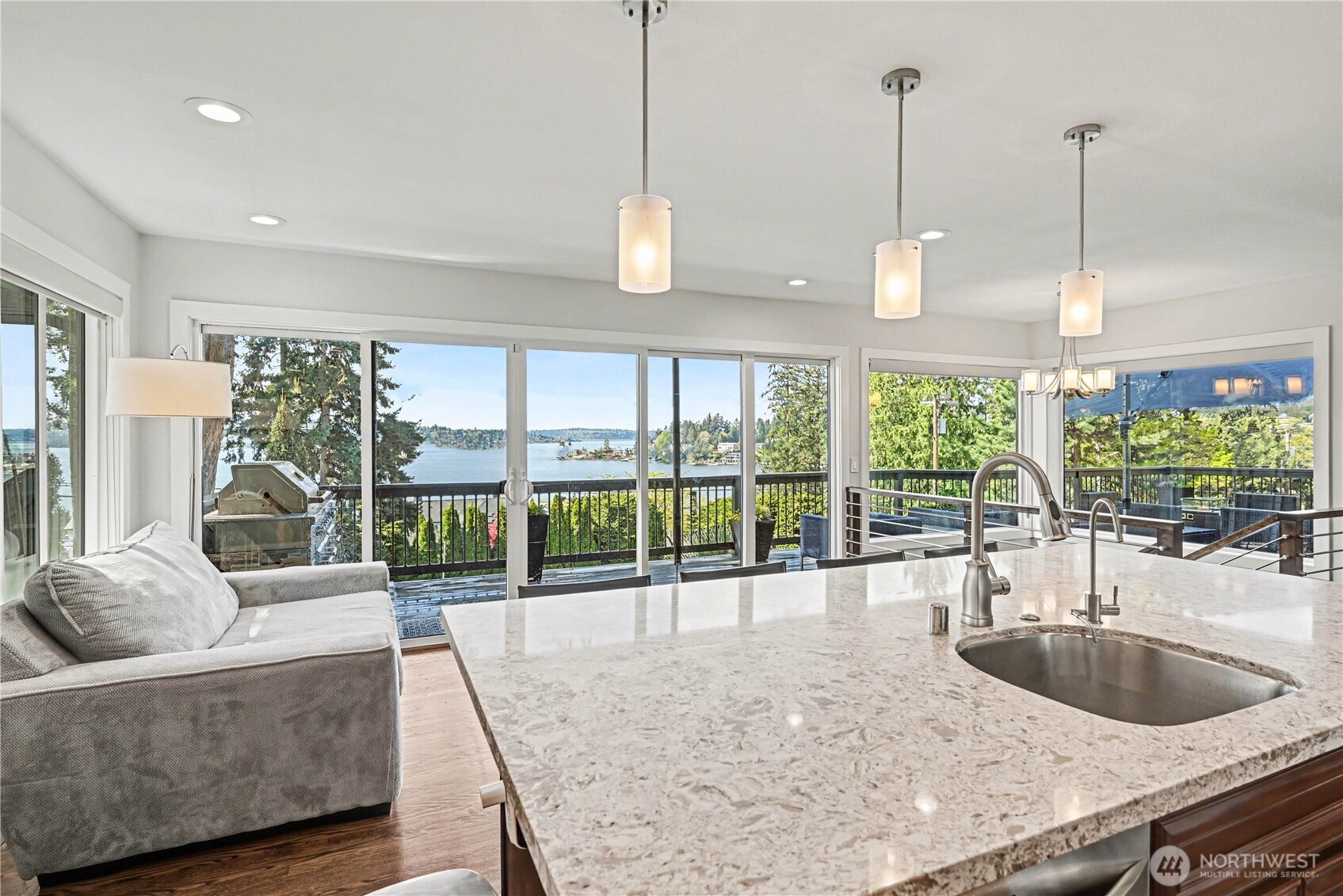 9544 Lake Washington Boulevard NE, Bellevue, WA 98004