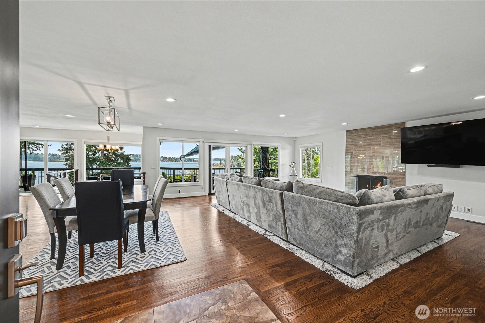 9544 Lake Washington Boulevard NE, Bellevue, WA 98004