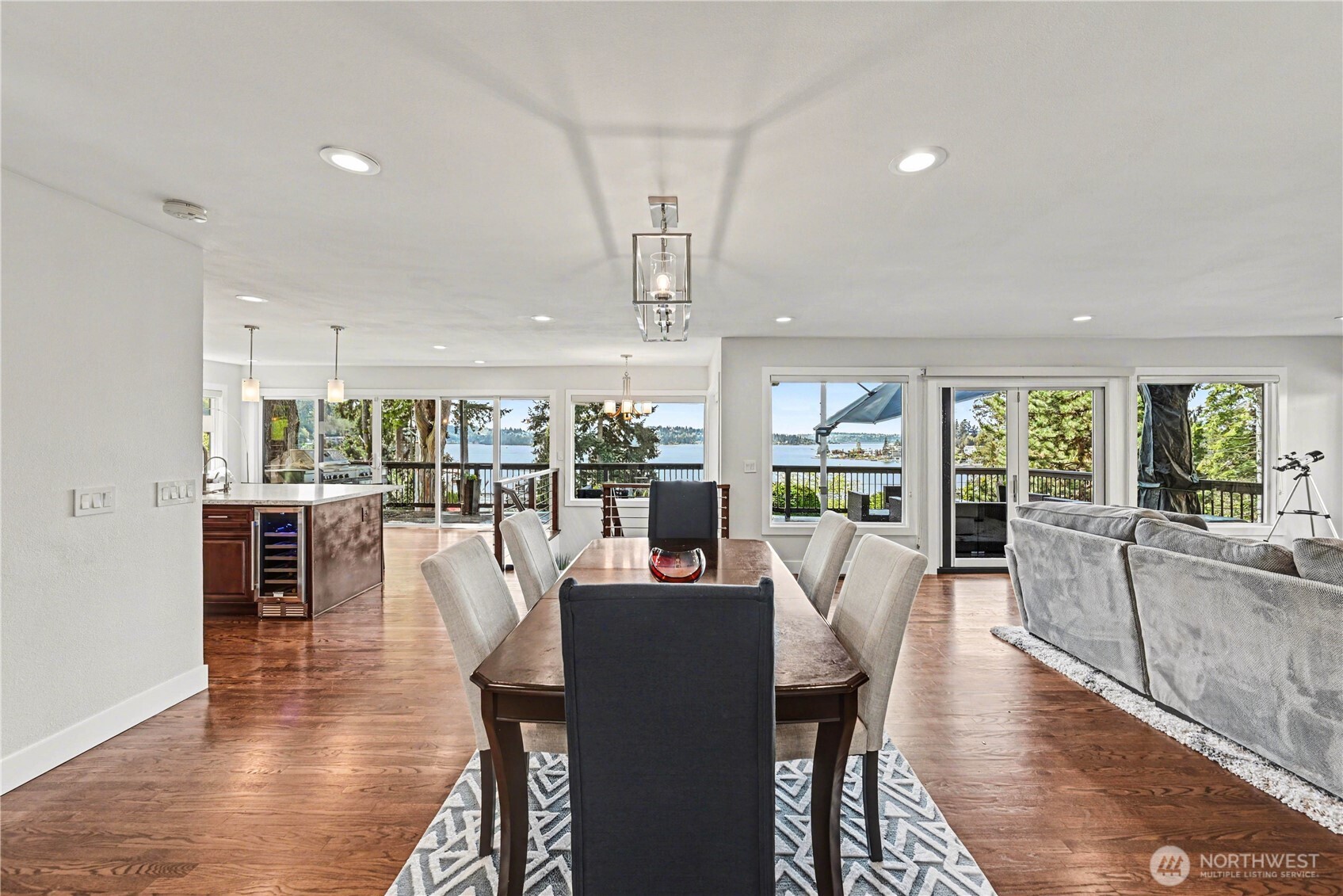 9544 Lake Washington Boulevard NE, Bellevue, WA 98004