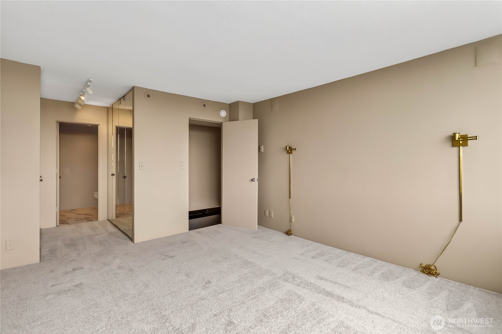 4540 8th Avenue NE #2106, Seattle, WA 98105