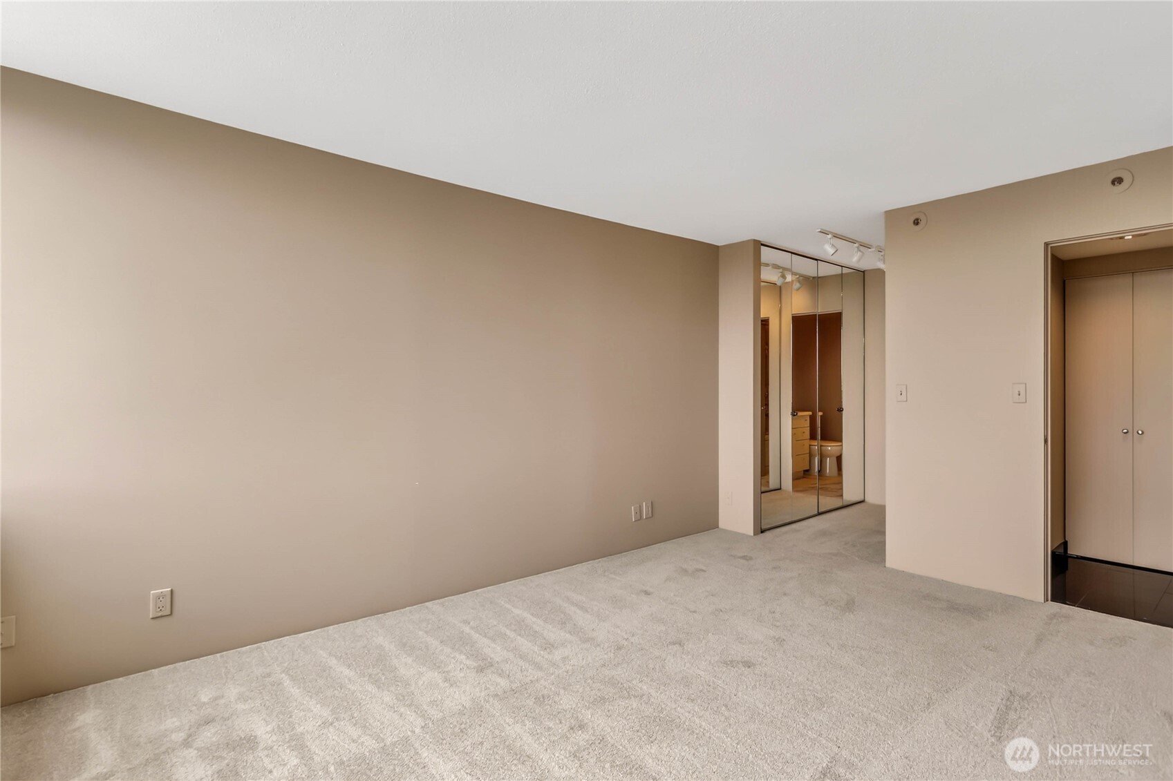 4540 8th Avenue NE #2106, Seattle, WA 98105