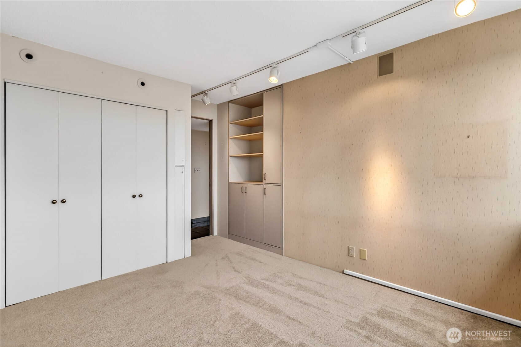4540 8th Avenue NE #2106, Seattle, WA 98105