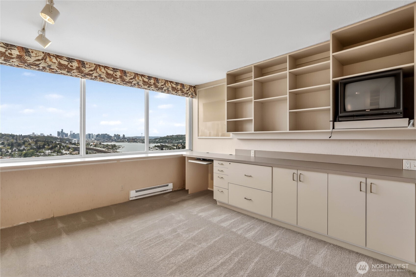 4540 8th Avenue NE #2106, Seattle, WA 98105
