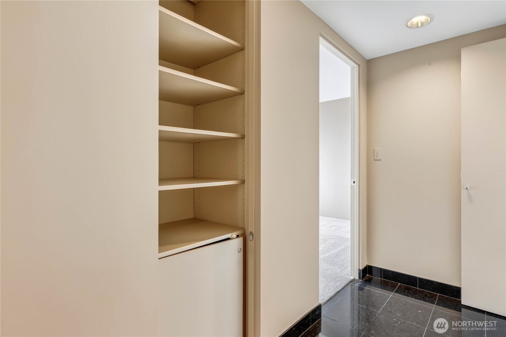 4540 8th Avenue NE #2106, Seattle, WA 98105