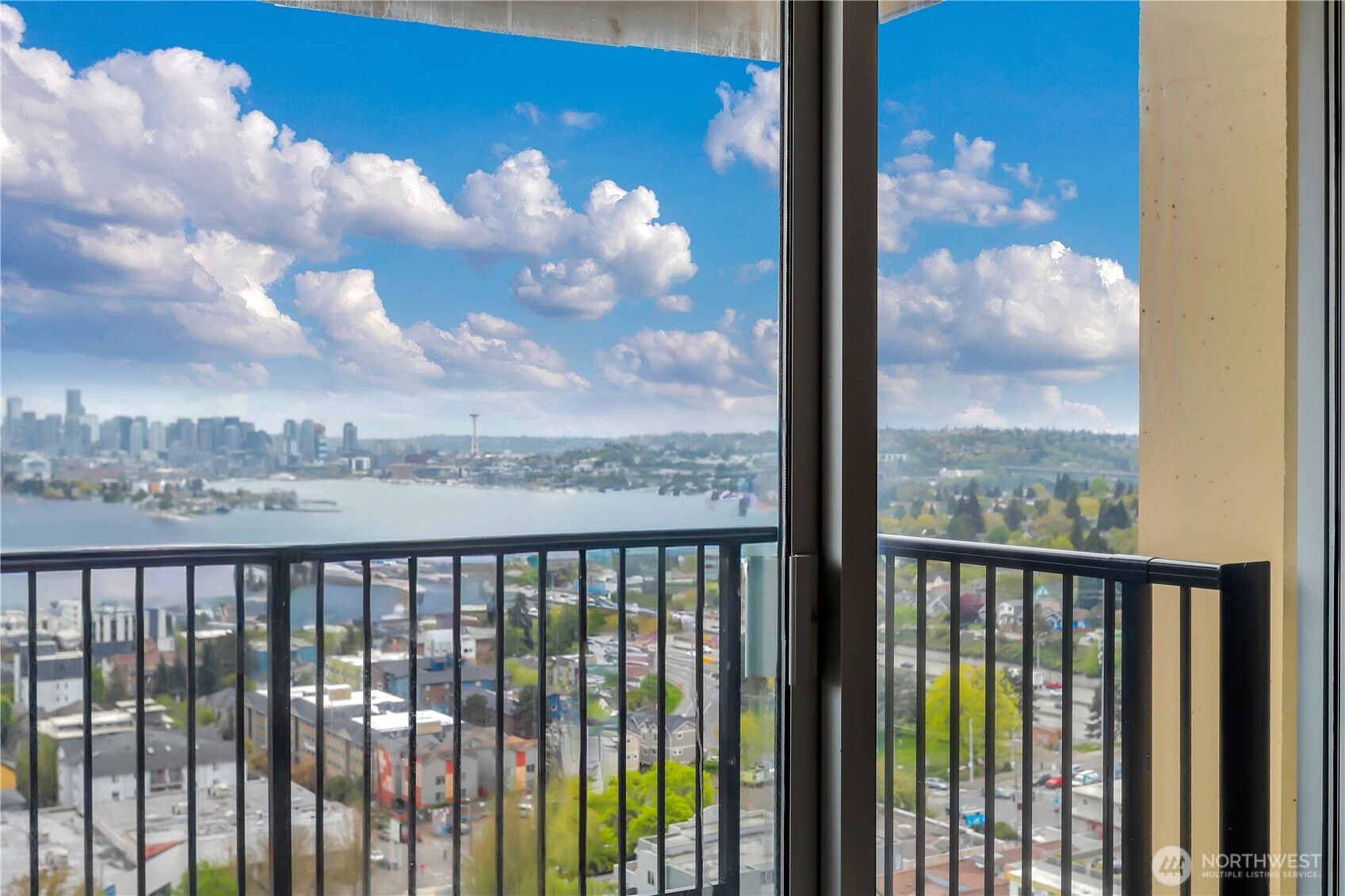 4540 8th Avenue NE #2106, Seattle, WA 98105