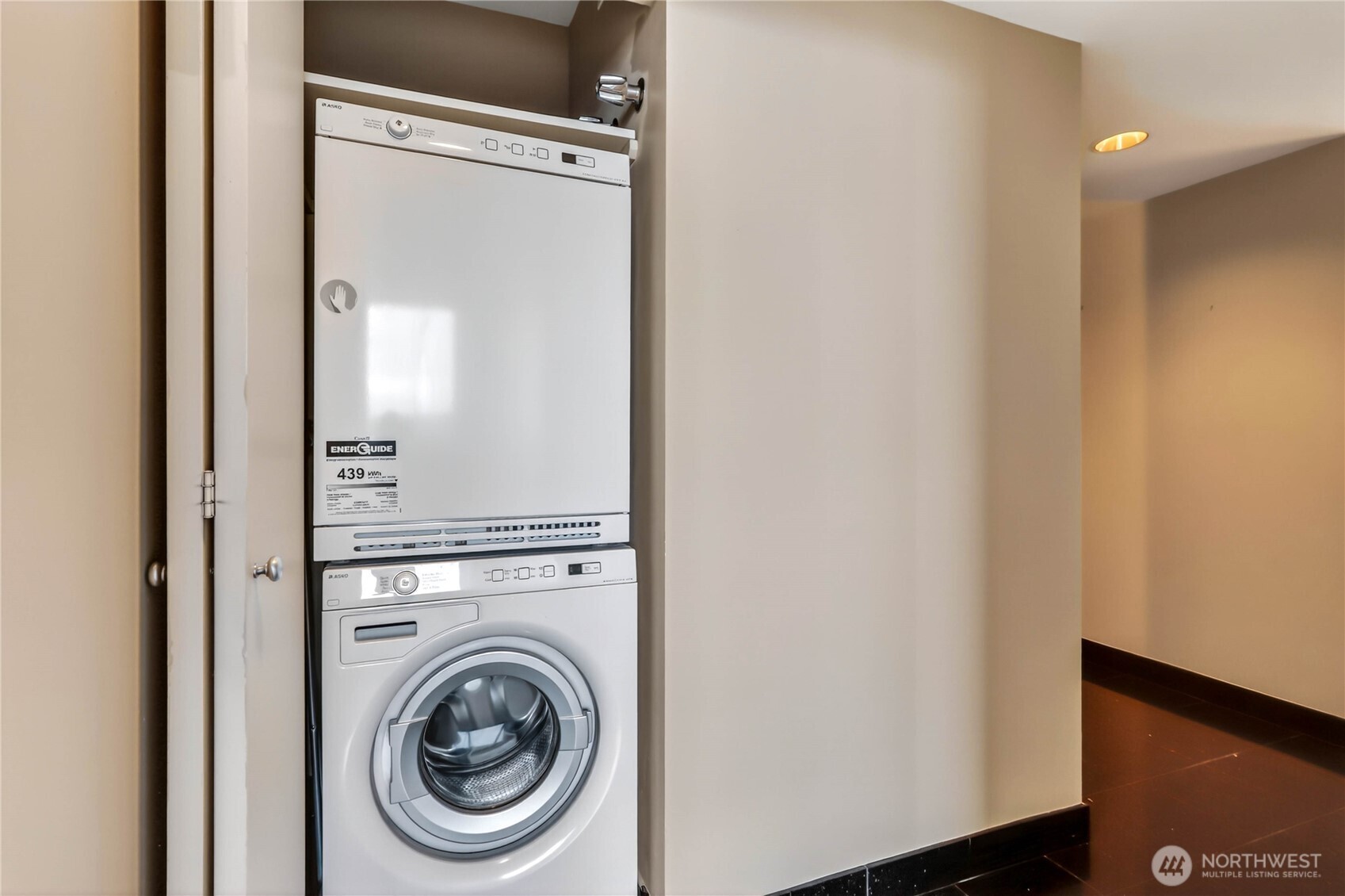 4540 8th Avenue NE #2106, Seattle, WA 98105