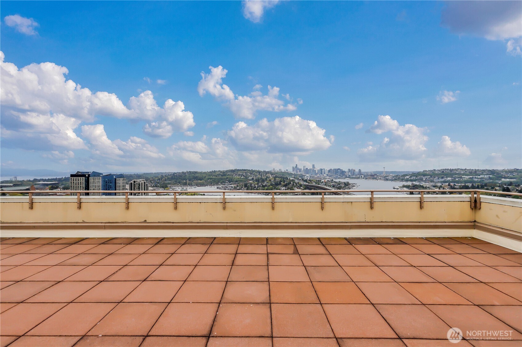 4540 8th Avenue NE #2106, Seattle, WA 98105