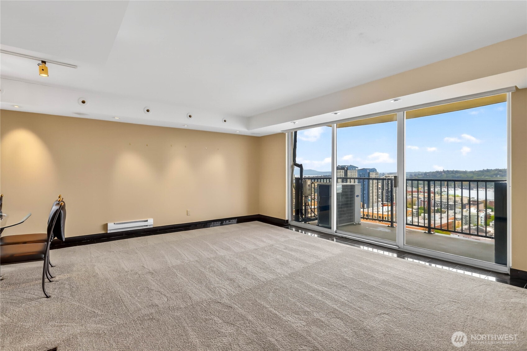 4540 8th Avenue NE #2106, Seattle, WA 98105