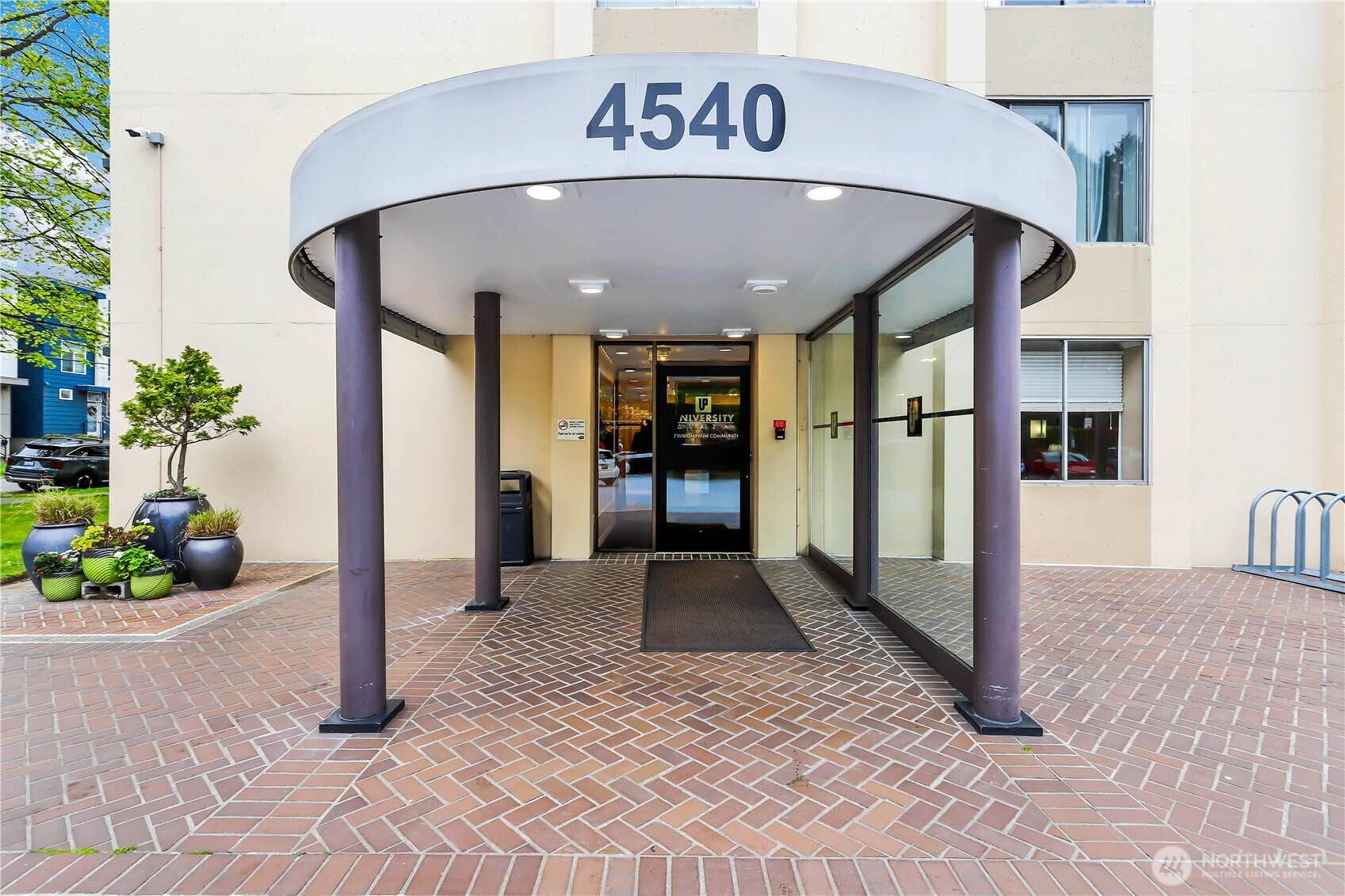 4540 8th Avenue NE #2106, Seattle, WA 98105