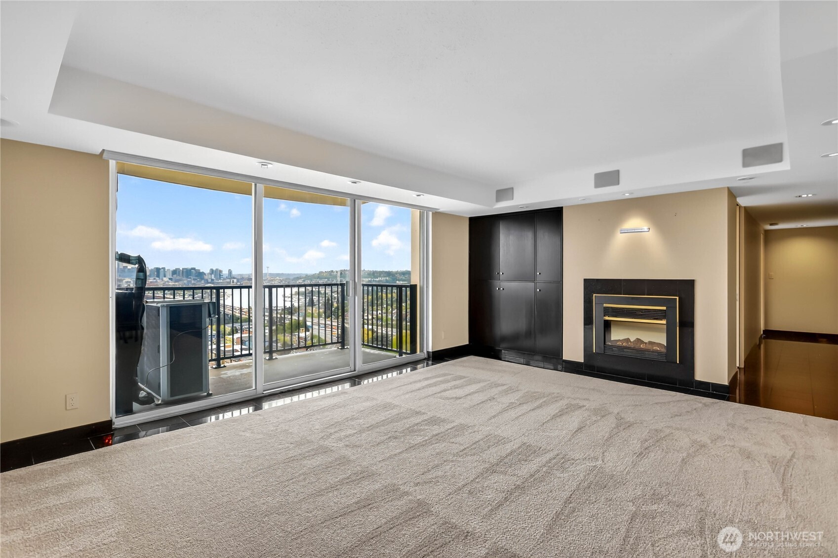 4540 8th Avenue NE #2106, Seattle, WA 98105