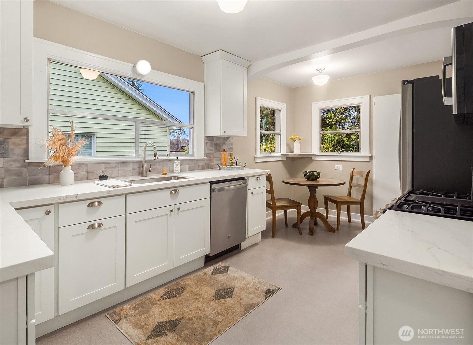 6813 17th Avenue NE, Seattle, WA 98115