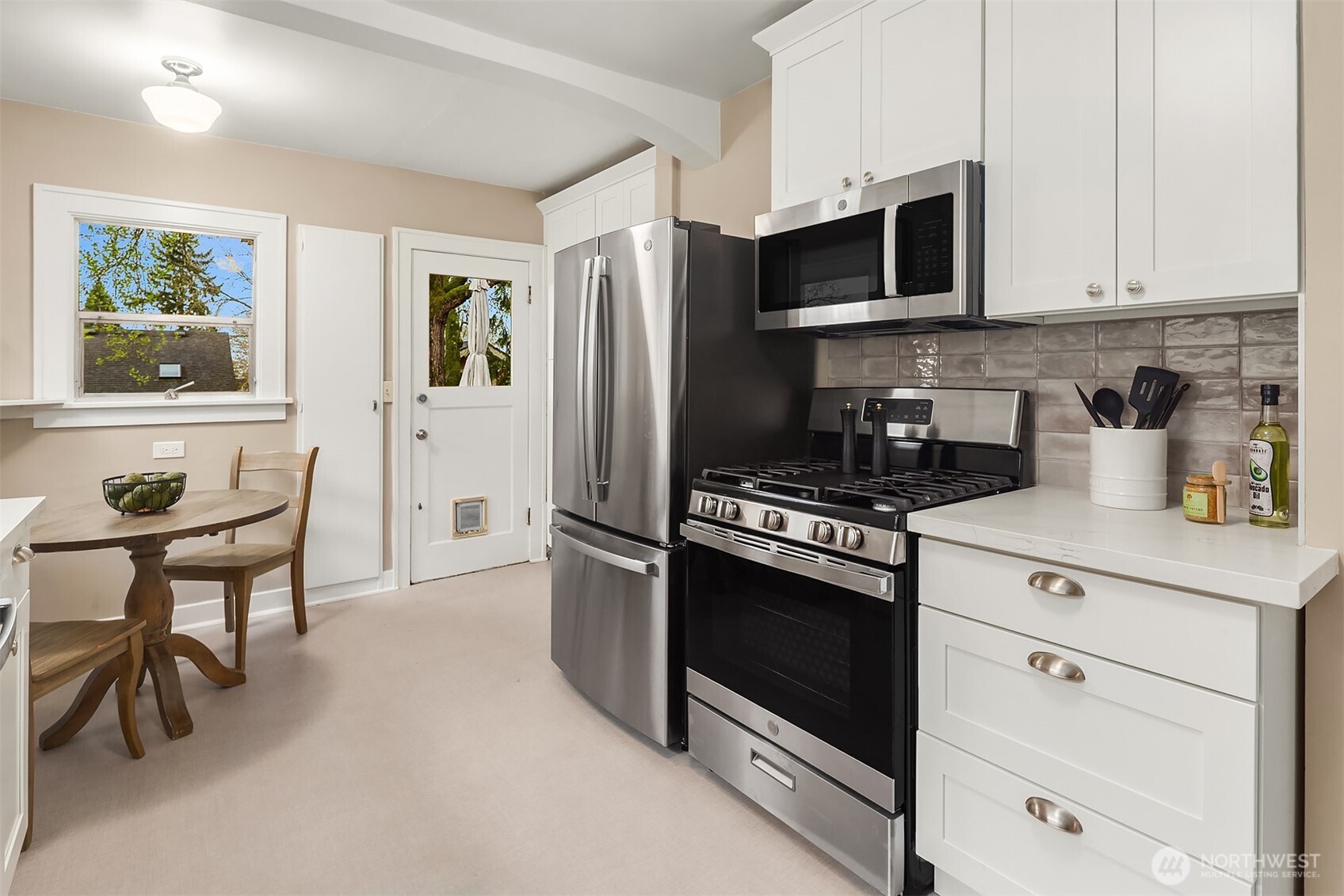 6813 17th Avenue NE, Seattle, WA 98115