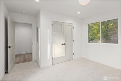 10742 Interlake Avenue N, Seattle, WA 98133 - Photo 16