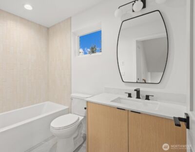 10742 Interlake Avenue N, Seattle, WA 98133 - Photo 18