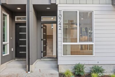 10742 Interlake Avenue N, Seattle, WA 98133 - Photo 2