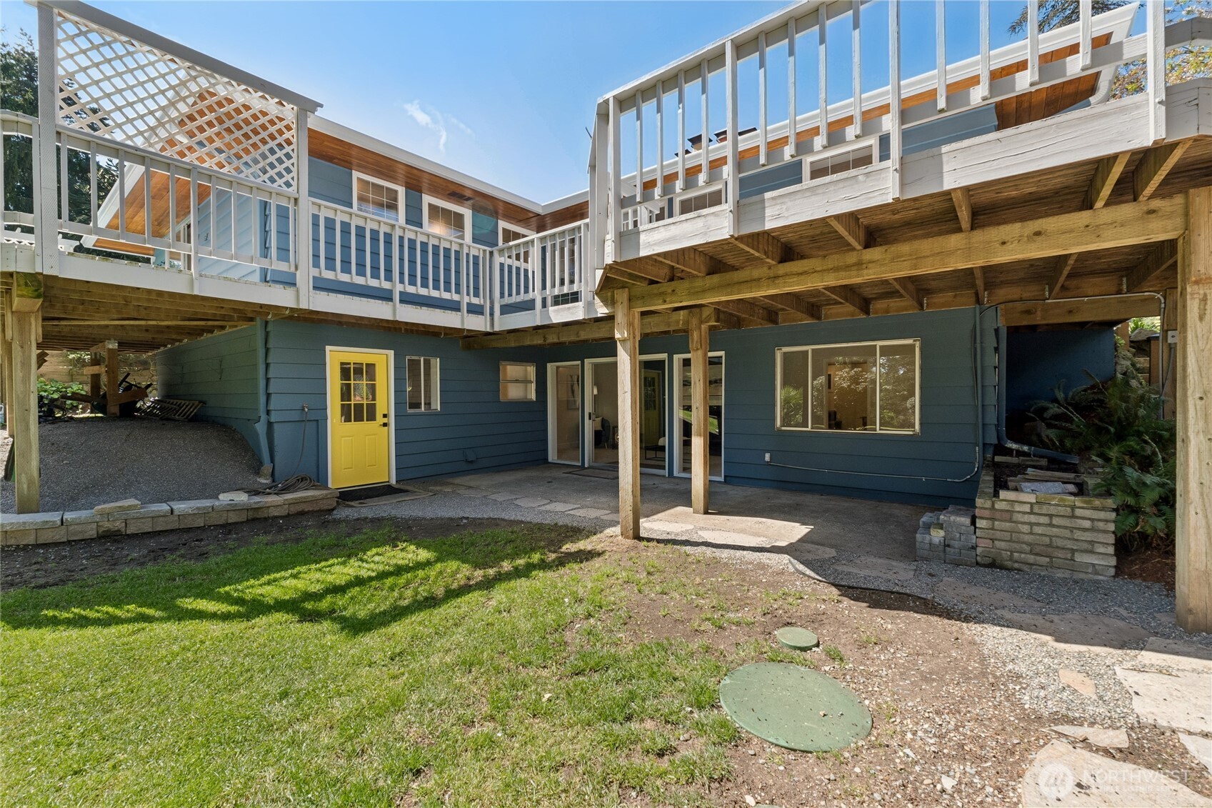 18832 1st Place SW, Normandy Park, WA 98166