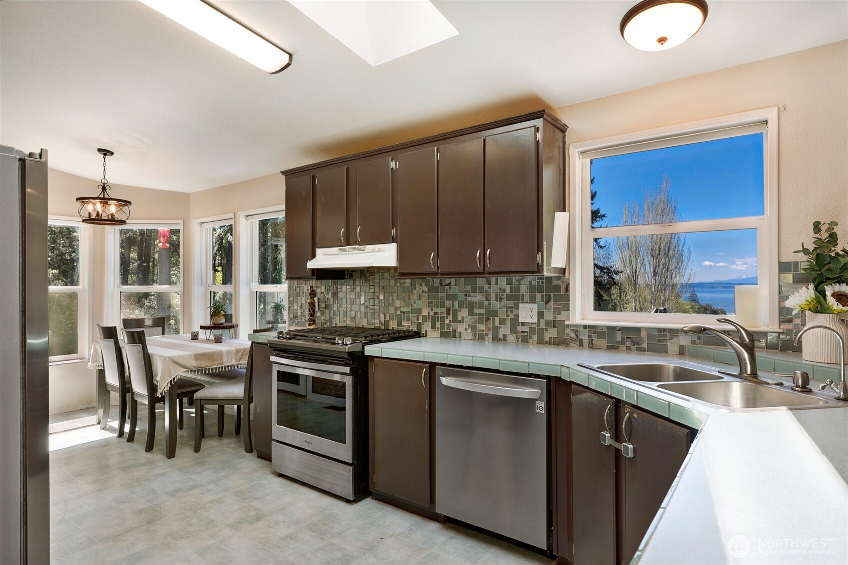 7777 Hellman Road , Clinton, WA 98236