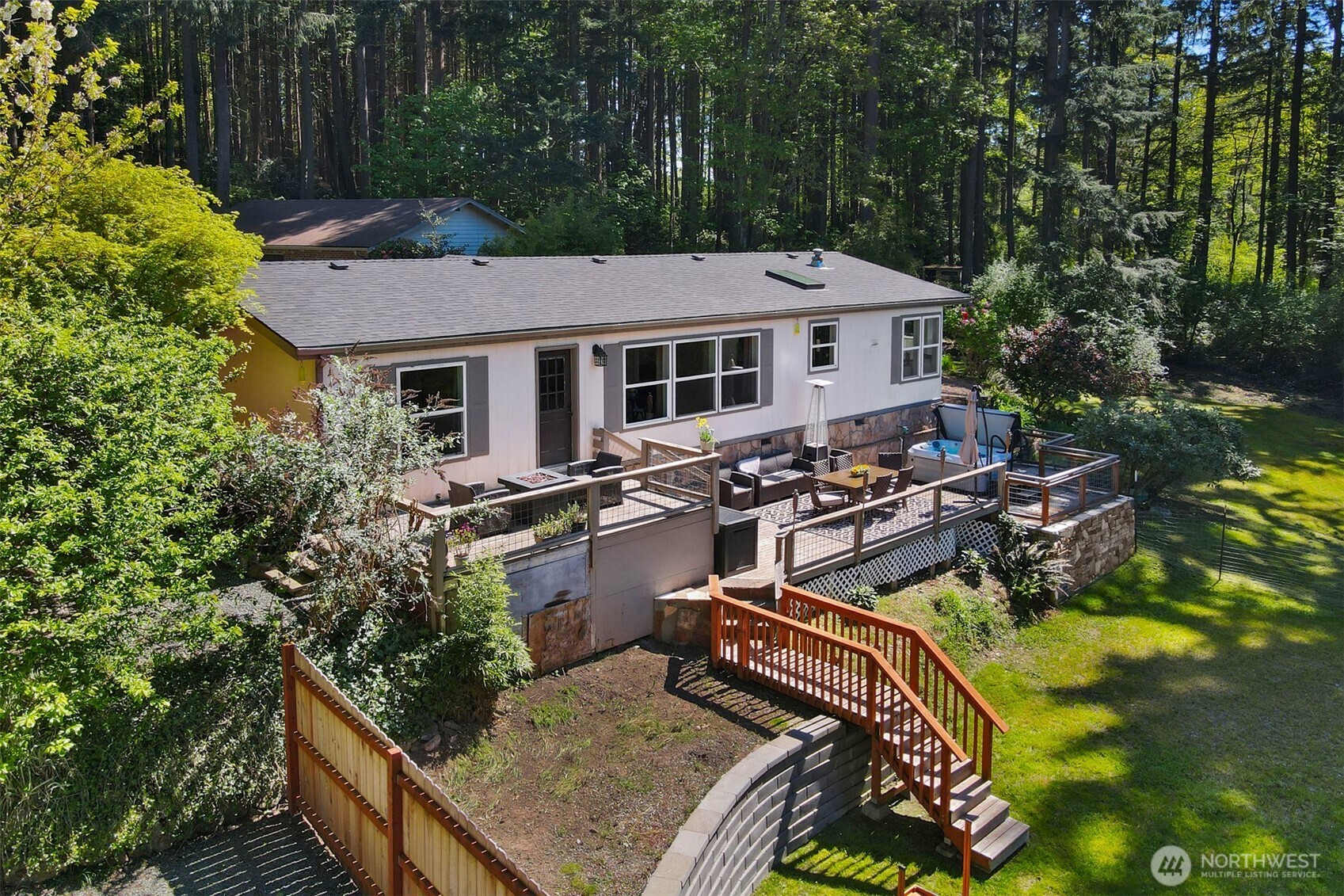 7777 Hellman Road , Clinton, WA 98236
