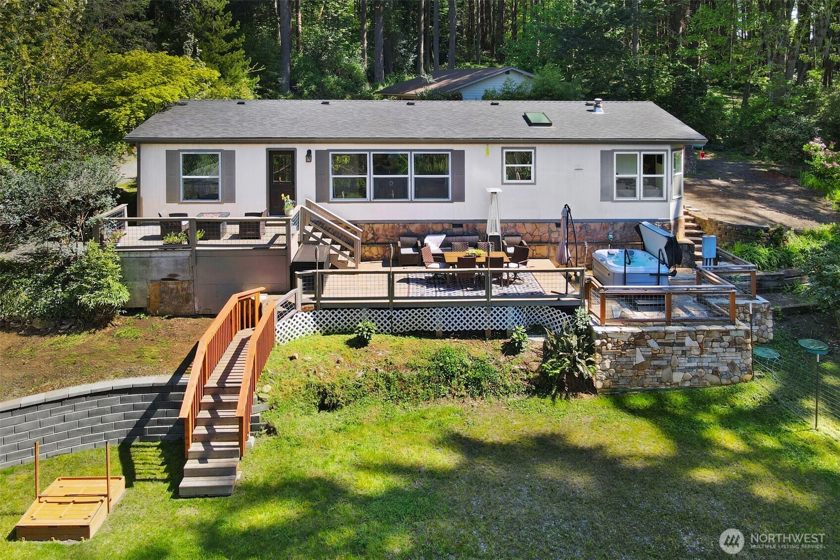 7777 Hellman Road , Clinton, WA 98236