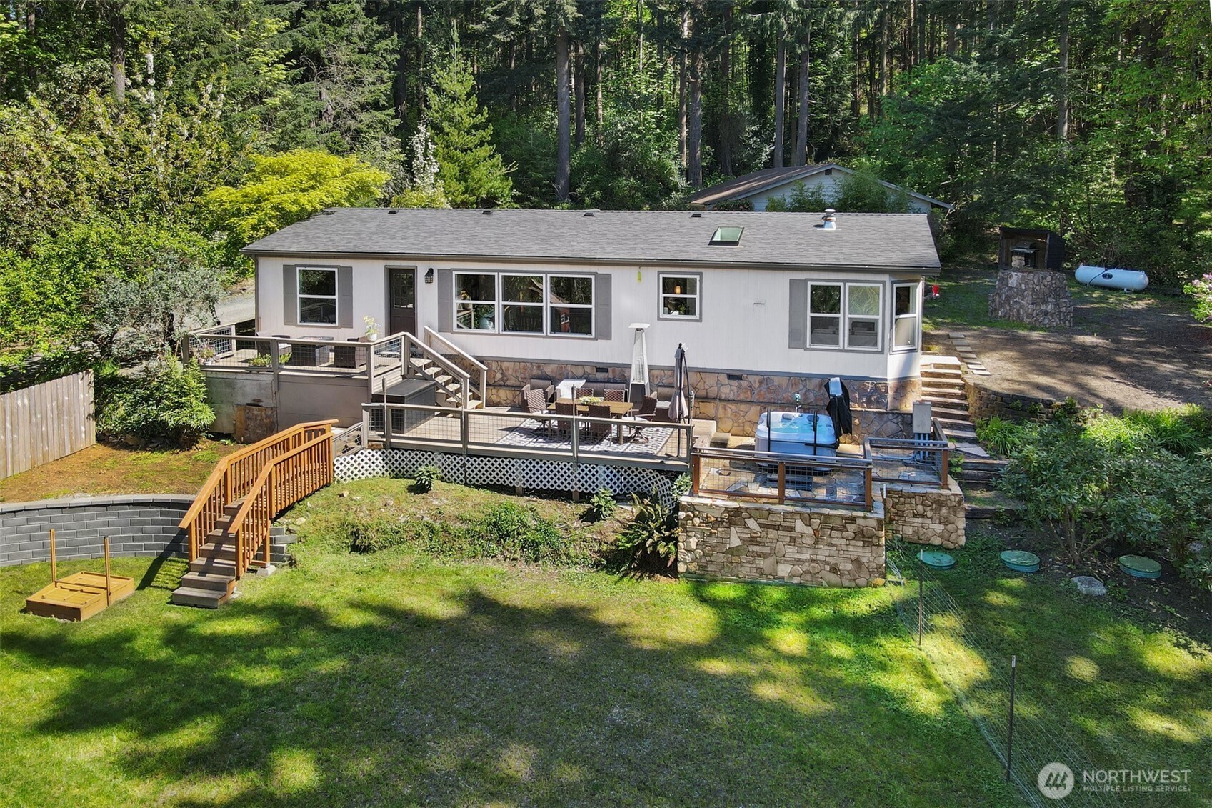 7777 Hellman Road , Clinton, WA 98236