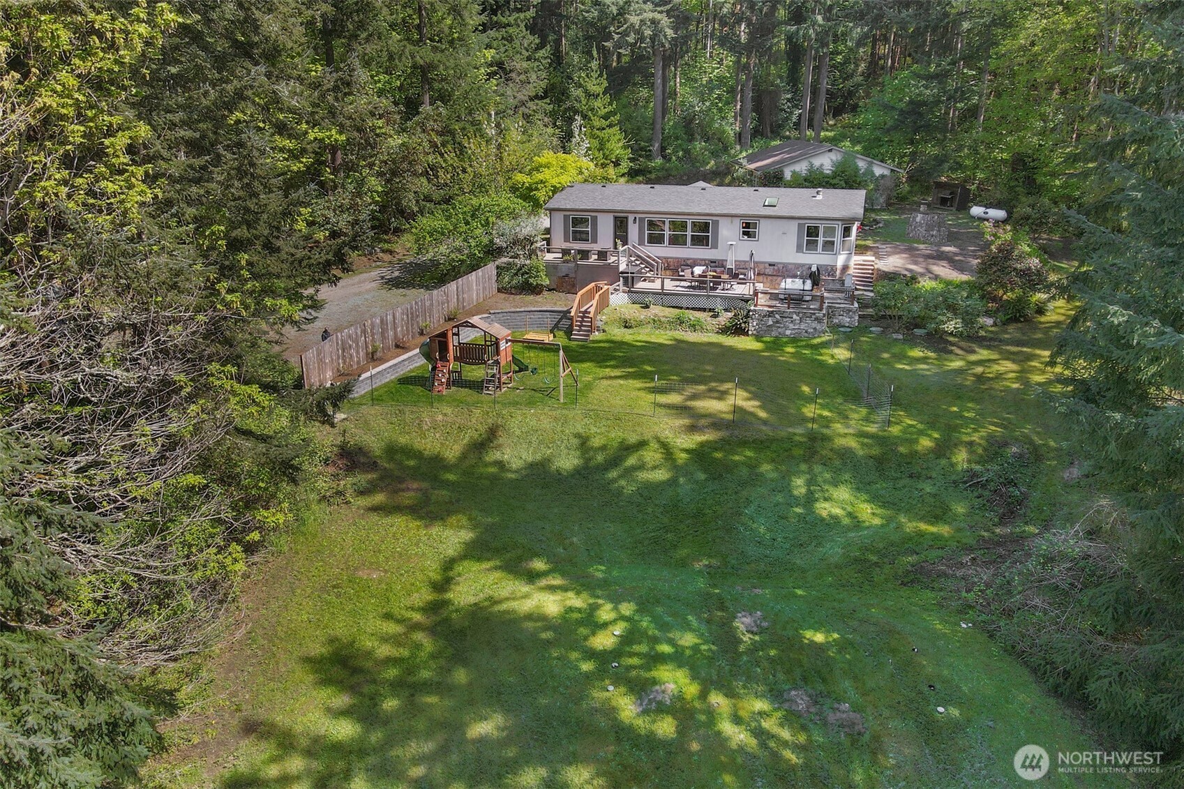7777 Hellman Road , Clinton, WA 98236