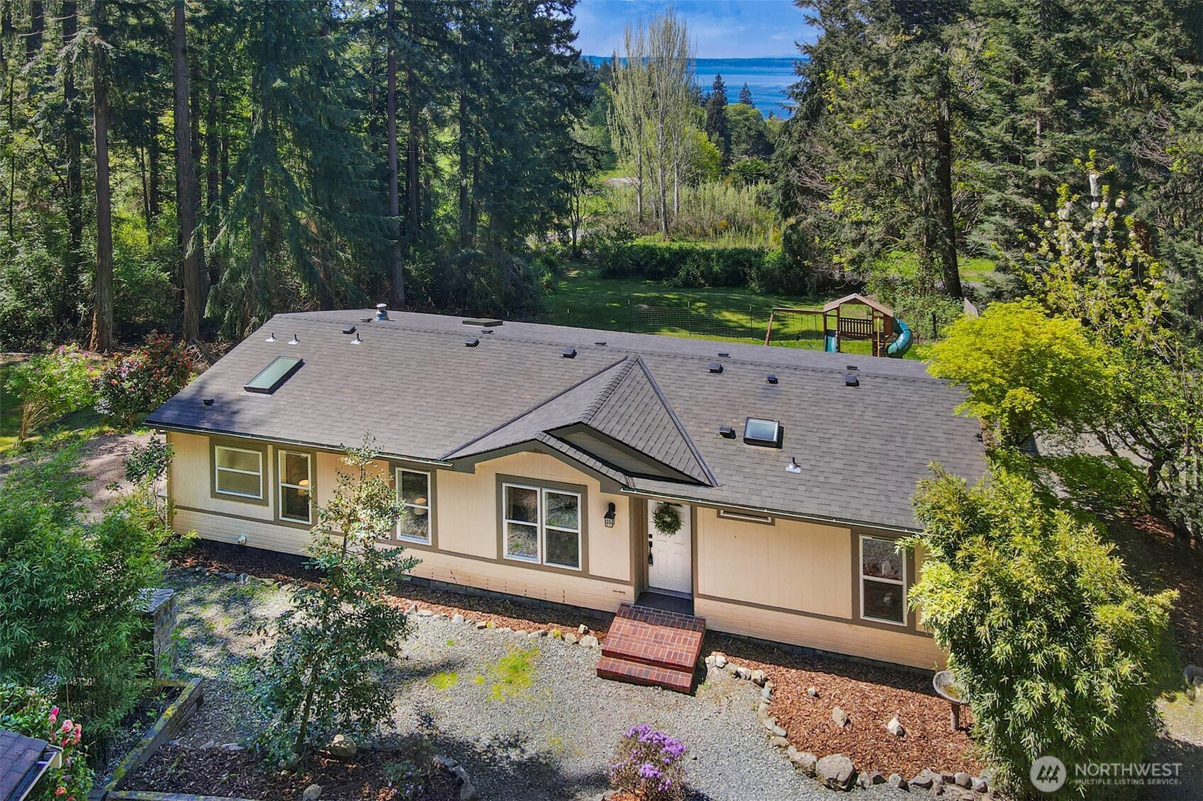 7777 Hellman Road , Clinton, WA 98236