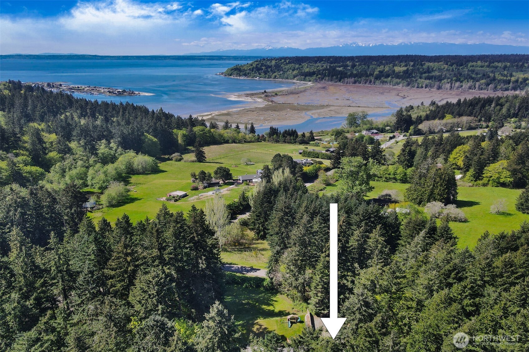 7777 Hellman Road , Clinton, WA 98236