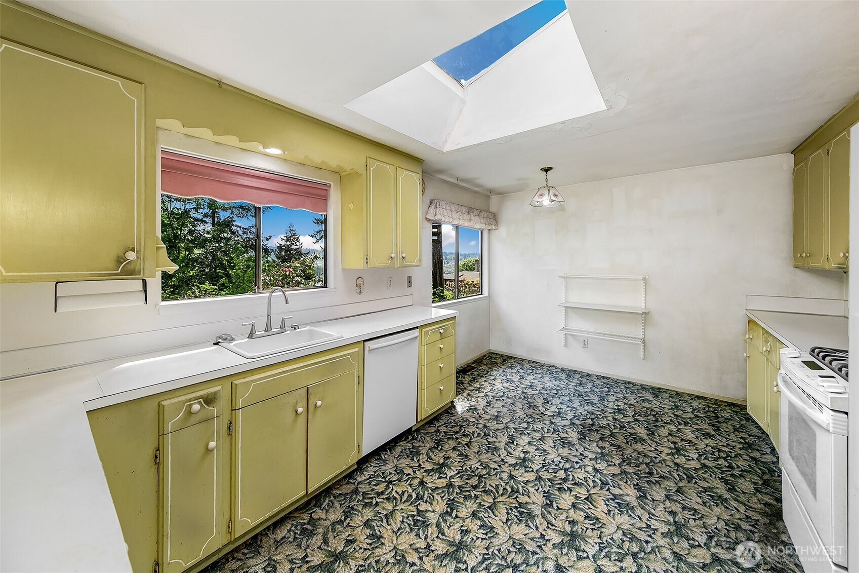 7070 94th Avenue SE, Mercer Island, WA 98040