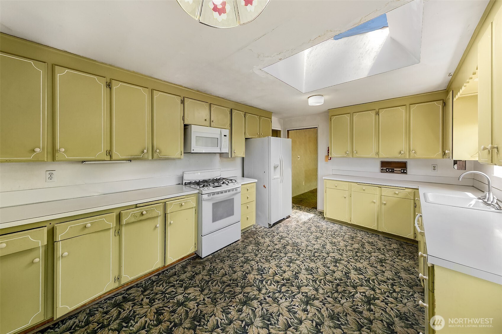 7070 94th Avenue SE, Mercer Island, WA 98040
