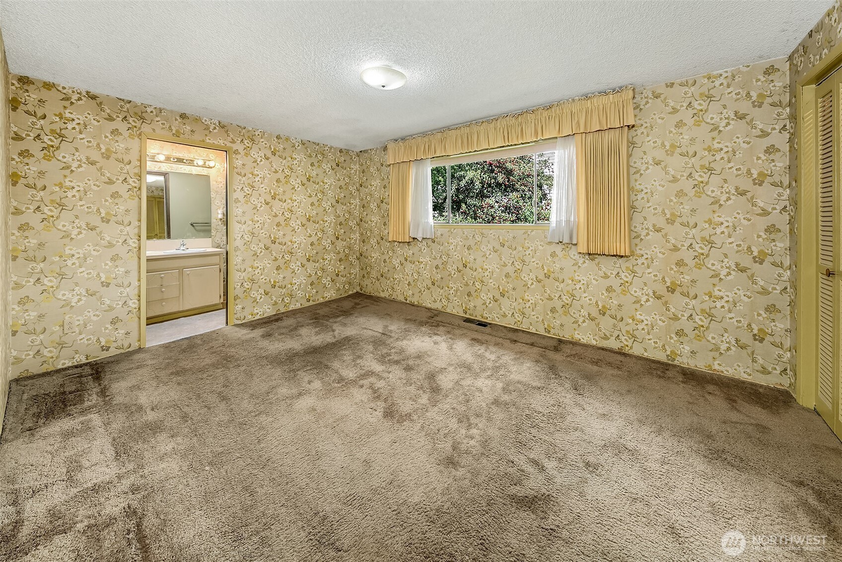 7070 94th Avenue SE, Mercer Island, WA 98040