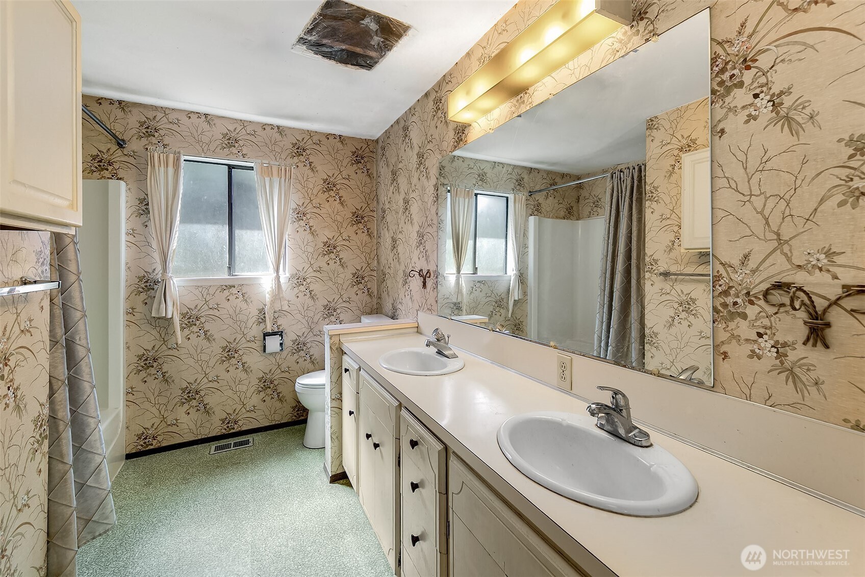 7070 94th Avenue SE, Mercer Island, WA 98040