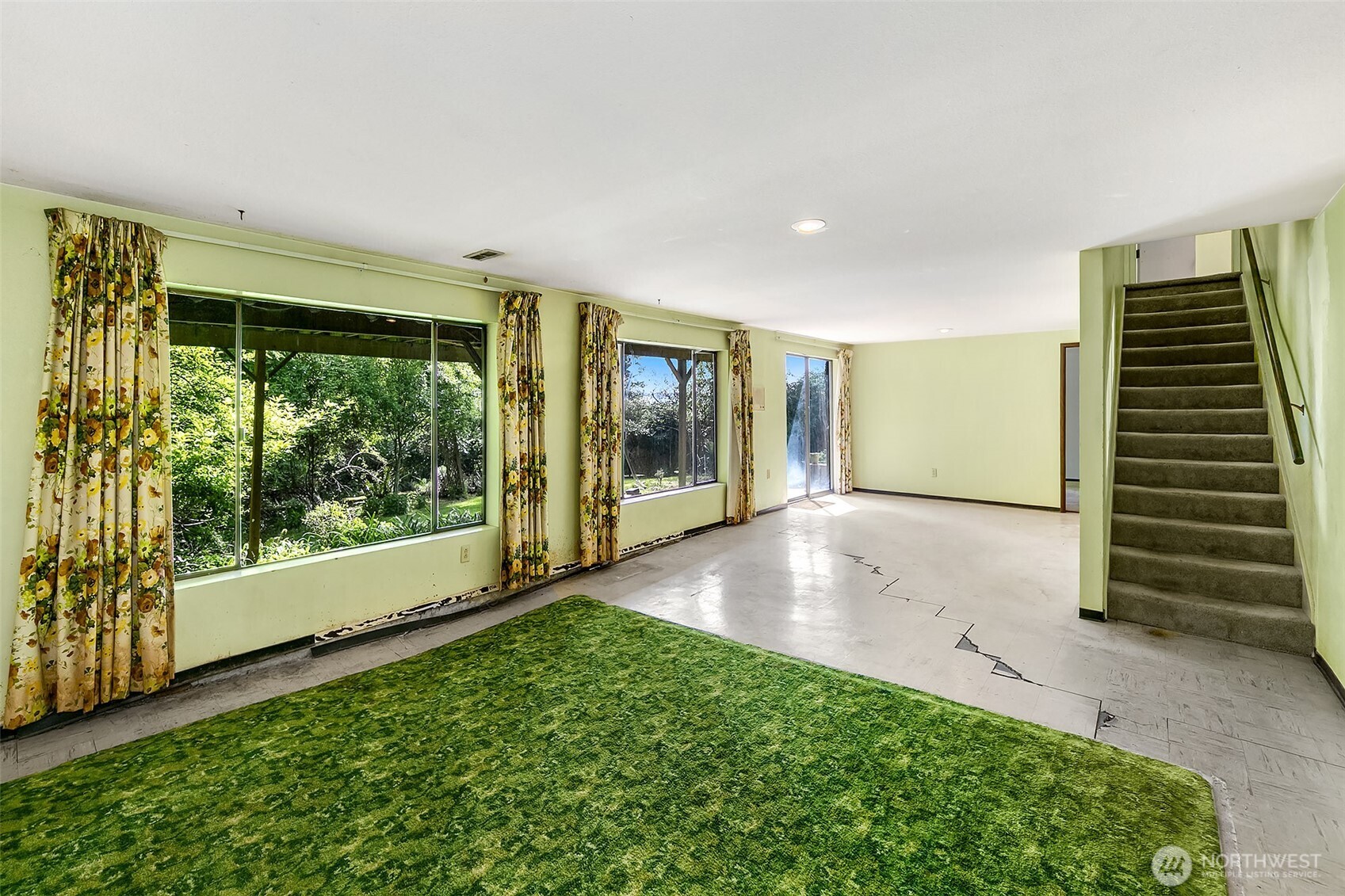 7070 94th Avenue SE, Mercer Island, WA 98040