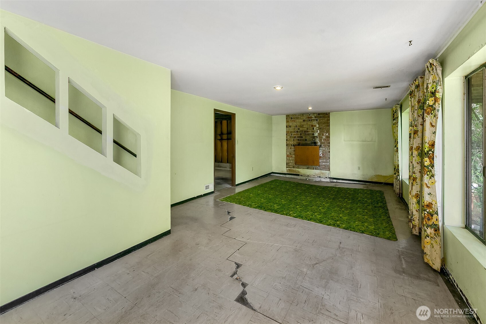 7070 94th Avenue SE, Mercer Island, WA 98040