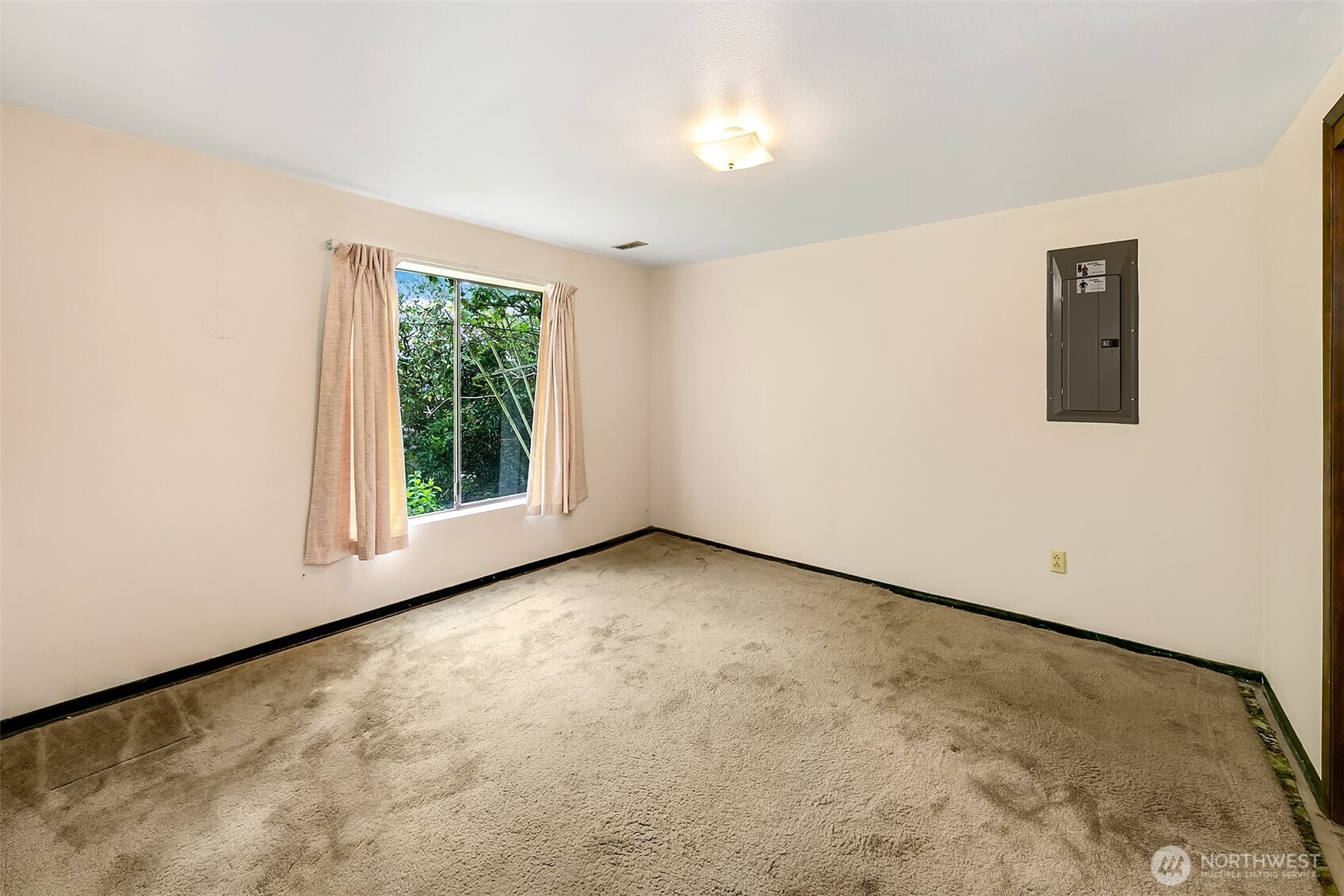 7070 94th Avenue SE, Mercer Island, WA 98040
