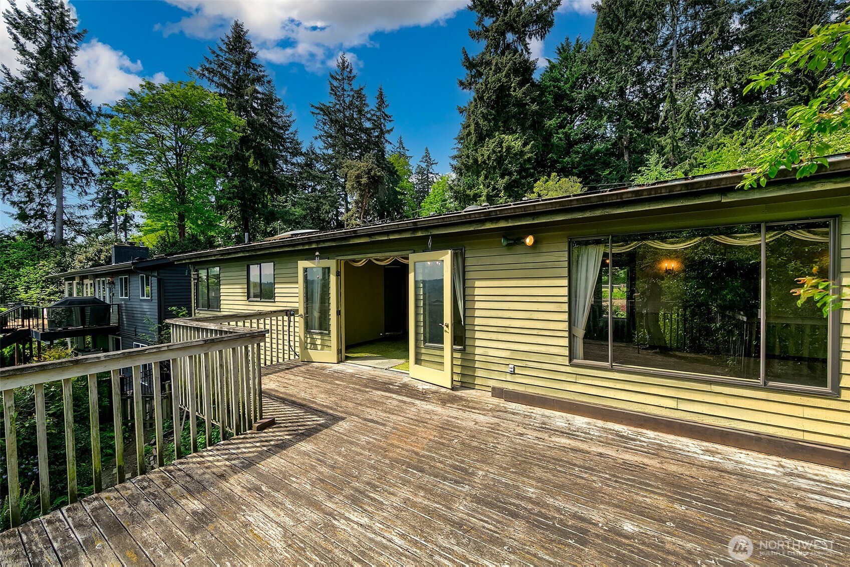 7070 94th Avenue SE, Mercer Island, WA 98040