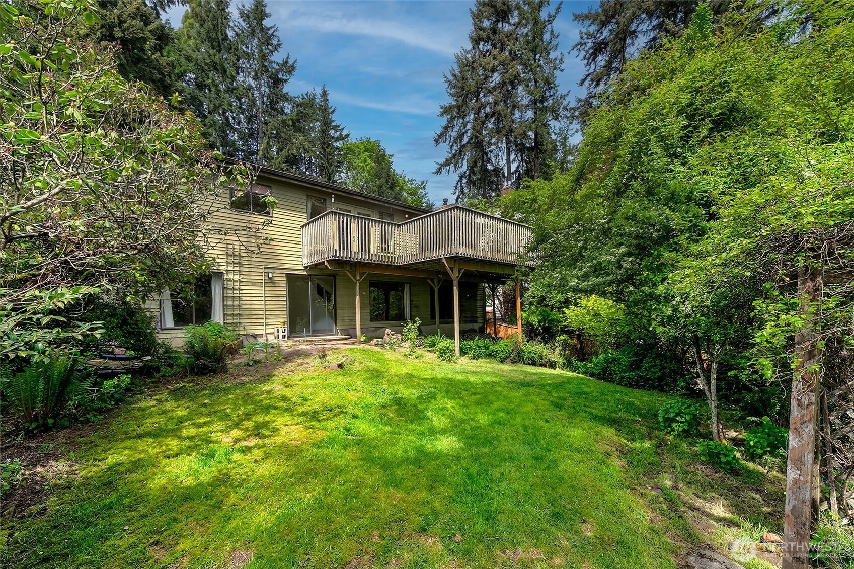 7070 94th Avenue SE, Mercer Island, WA 98040
