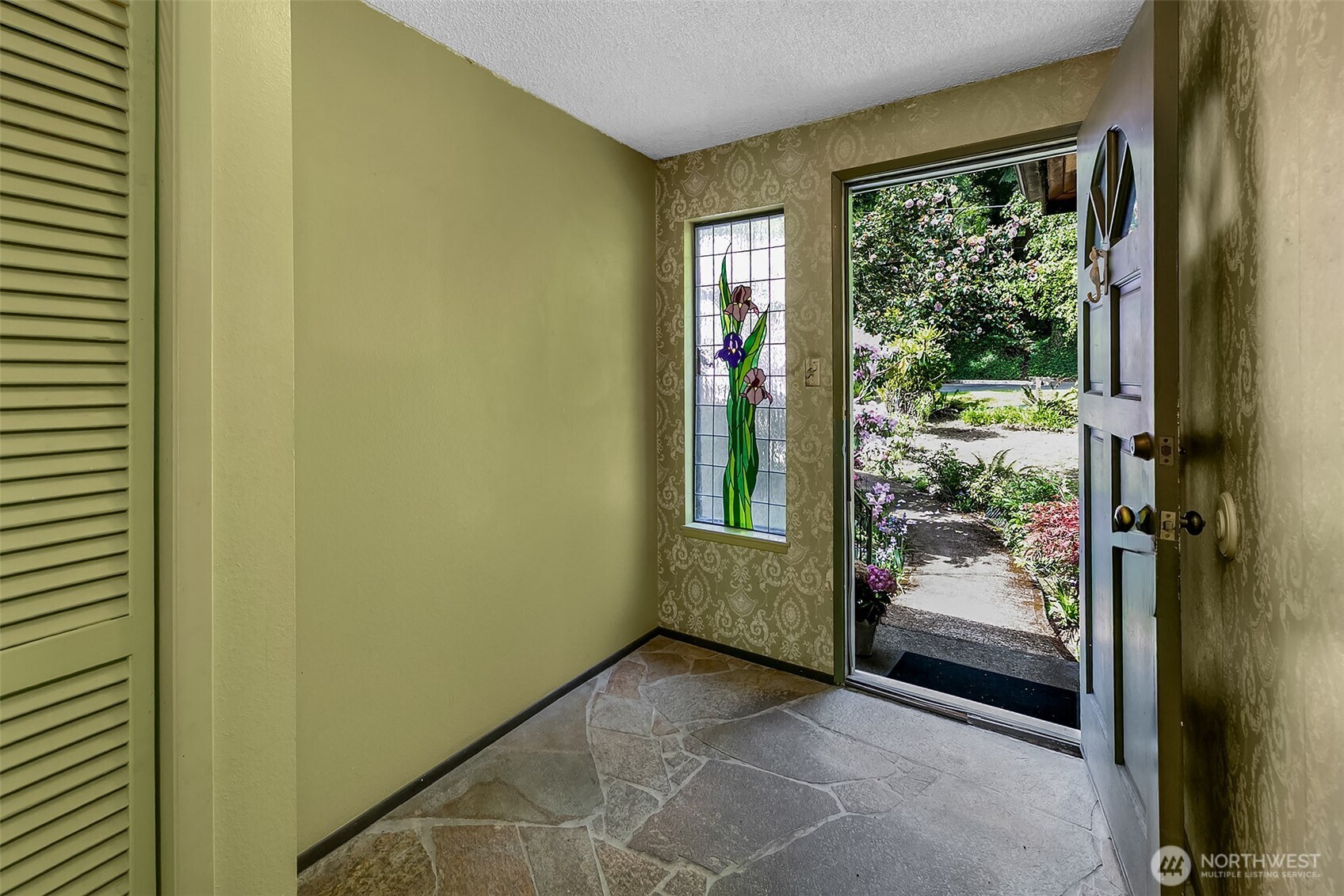 7070 94th Avenue SE, Mercer Island, WA 98040