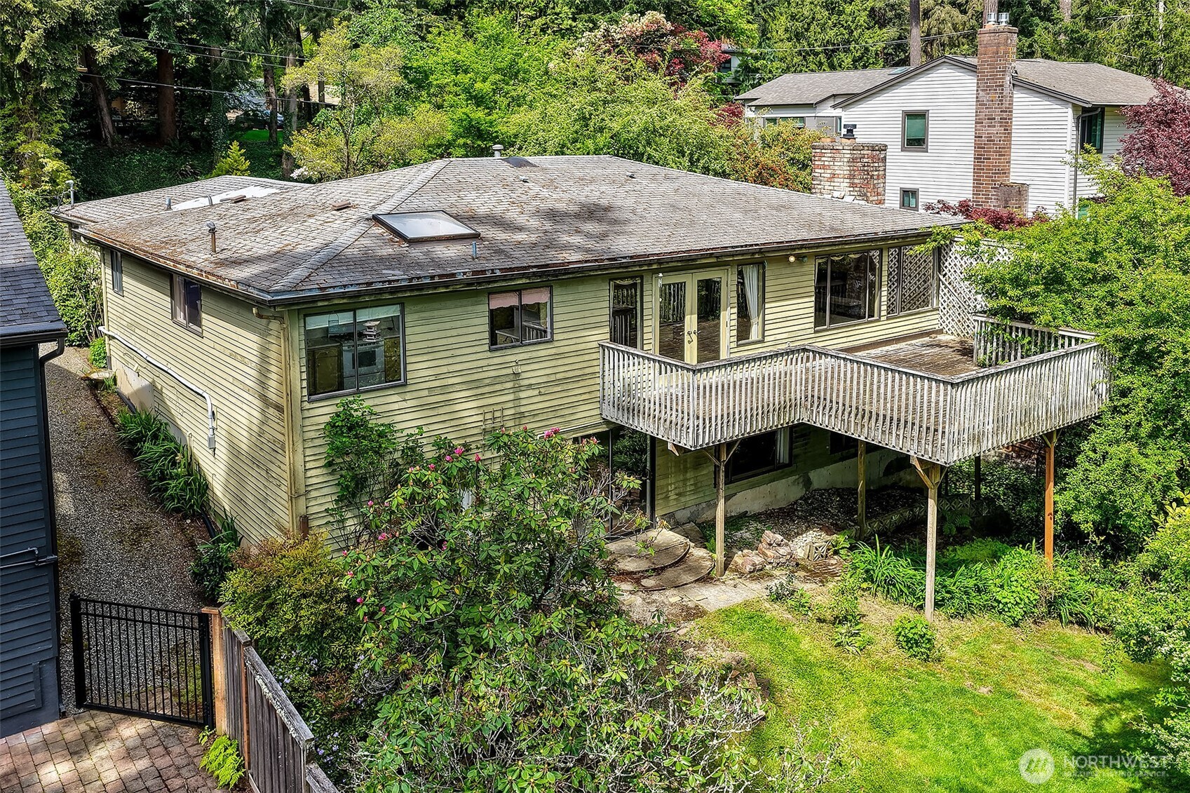 7070 94th Avenue SE, Mercer Island, WA 98040