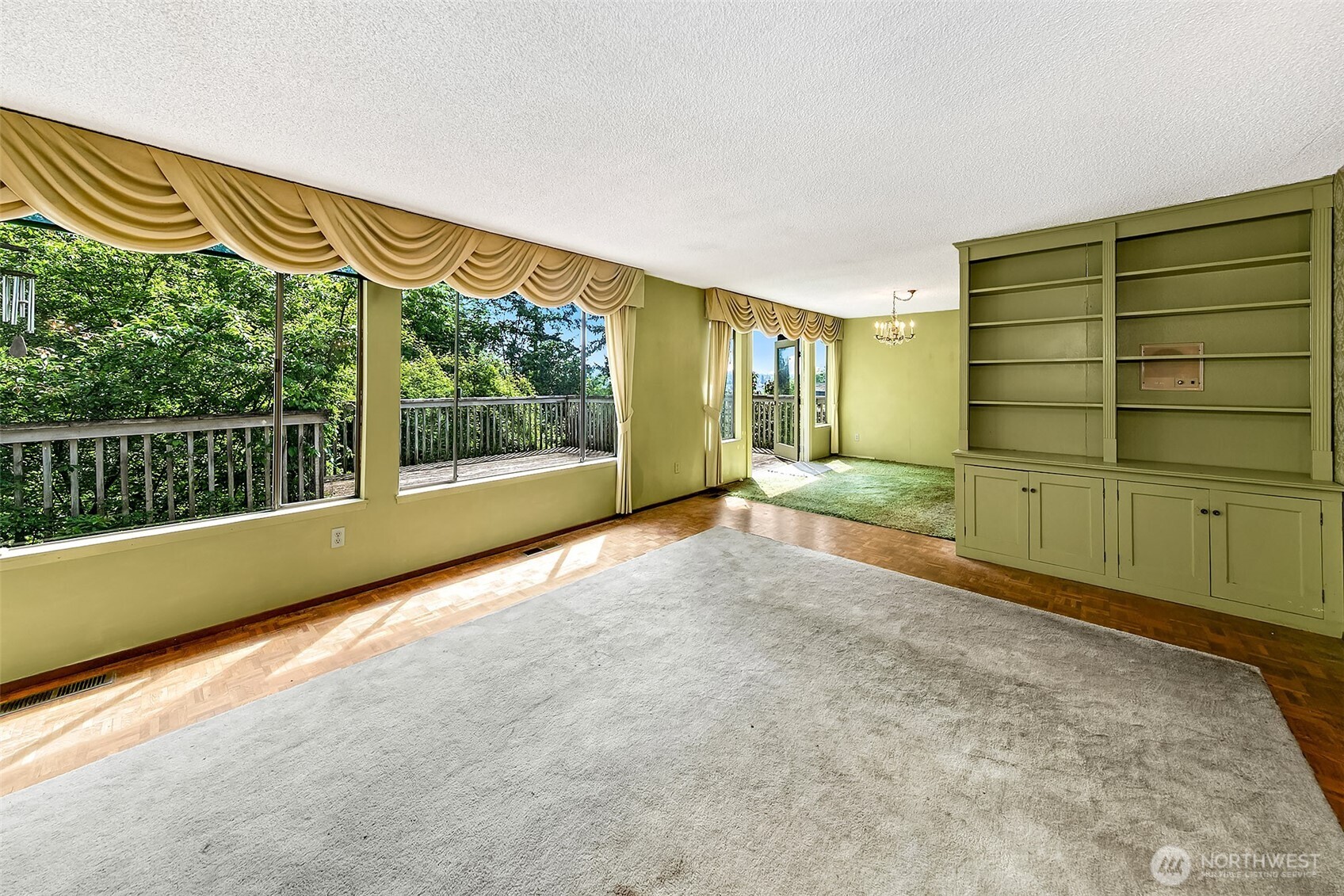 7070 94th Avenue SE, Mercer Island, WA 98040