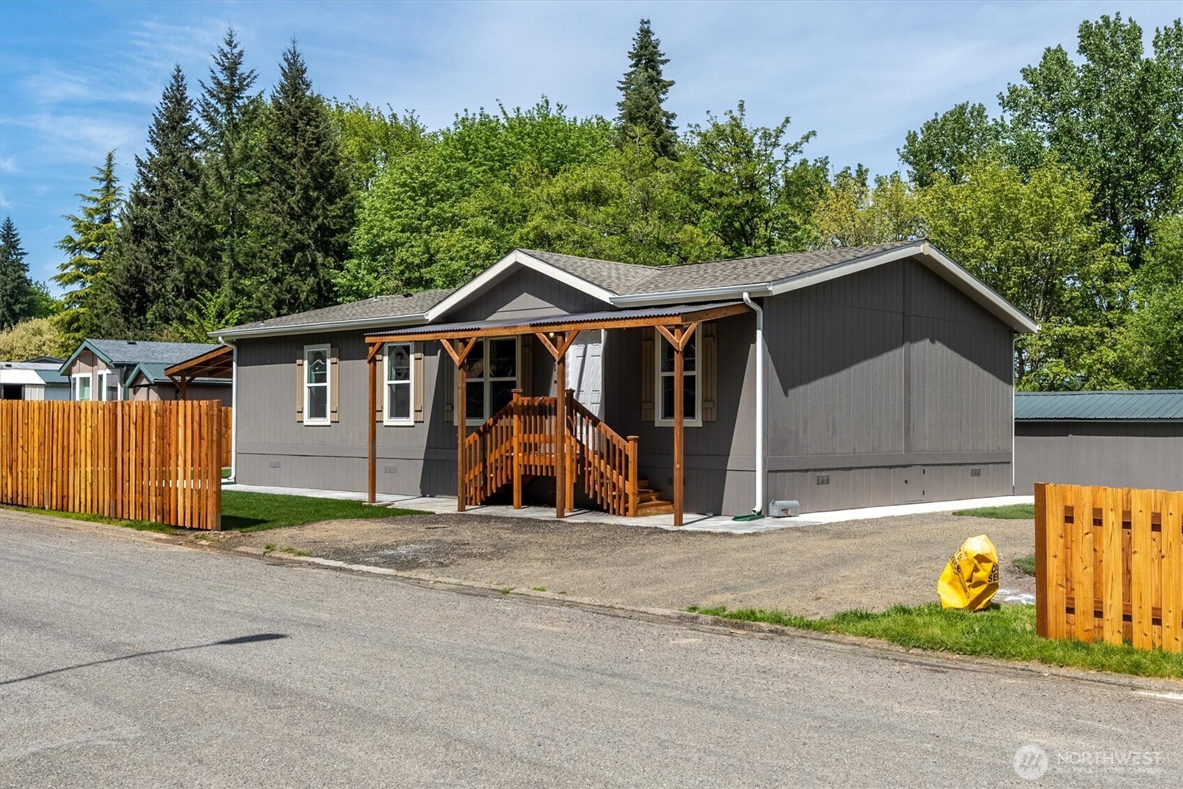 101 Sir Lancelot Drive , Castle Rock, WA 98611