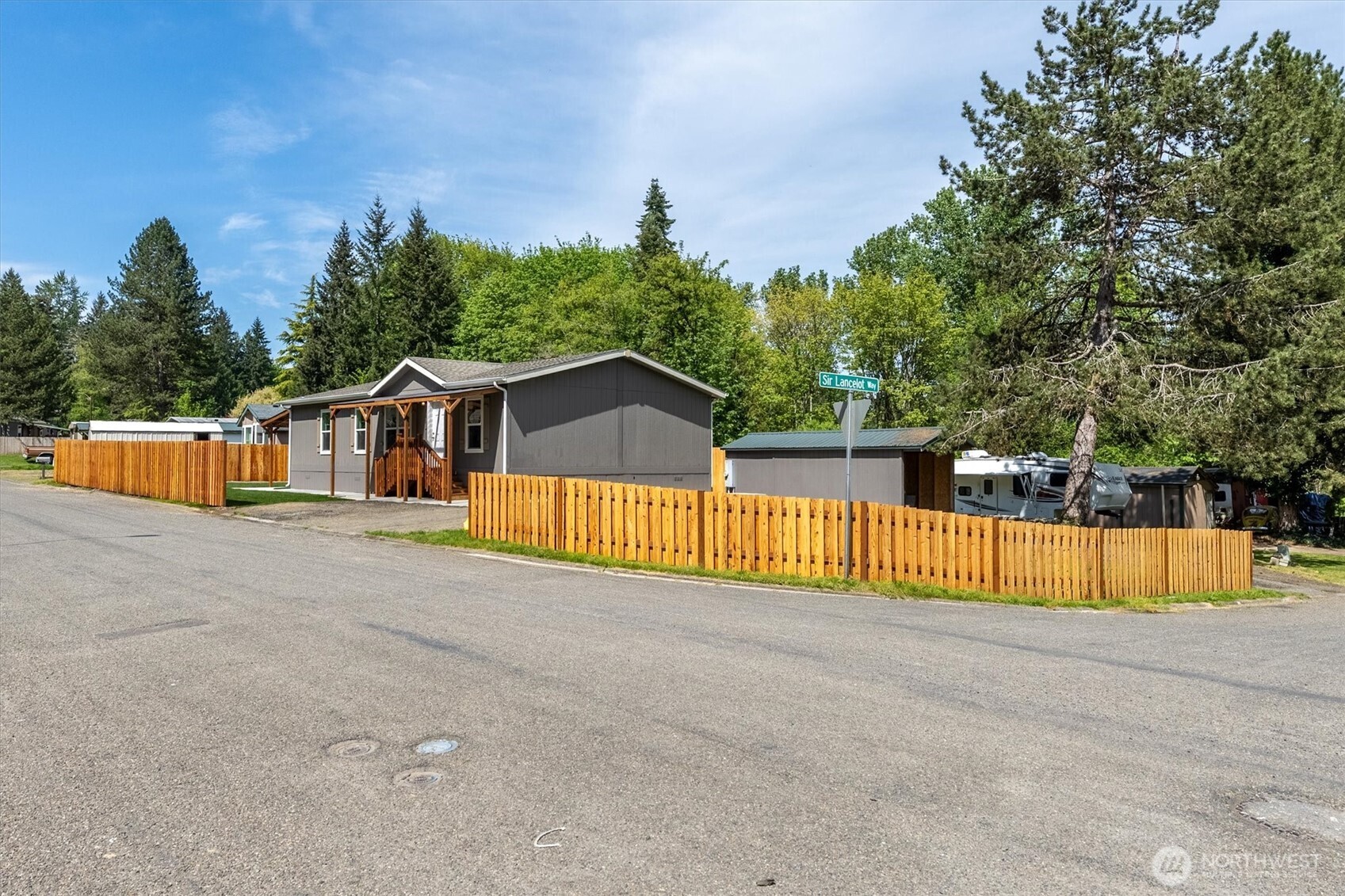 101 Sir Lancelot Drive , Castle Rock, WA 98611