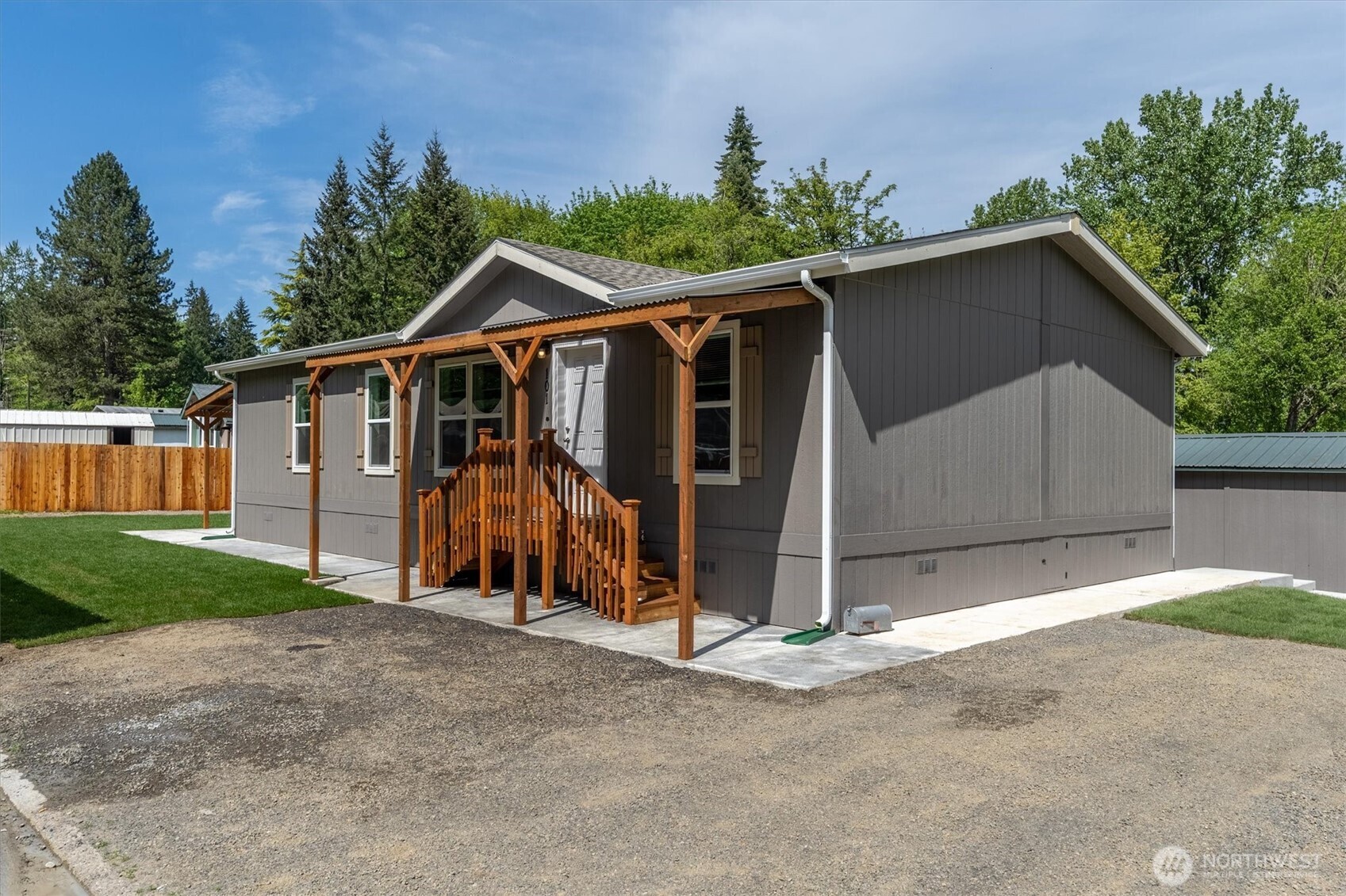 101 Sir Lancelot Drive , Castle Rock, WA 98611