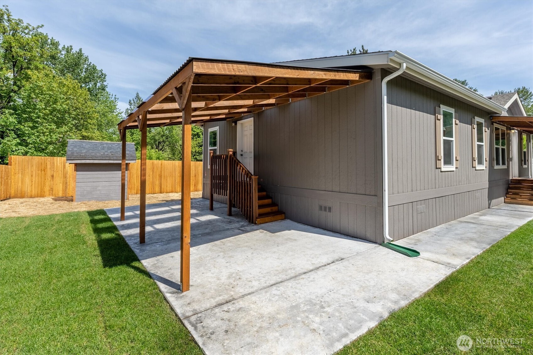 101 Sir Lancelot Drive , Castle Rock, WA 98611