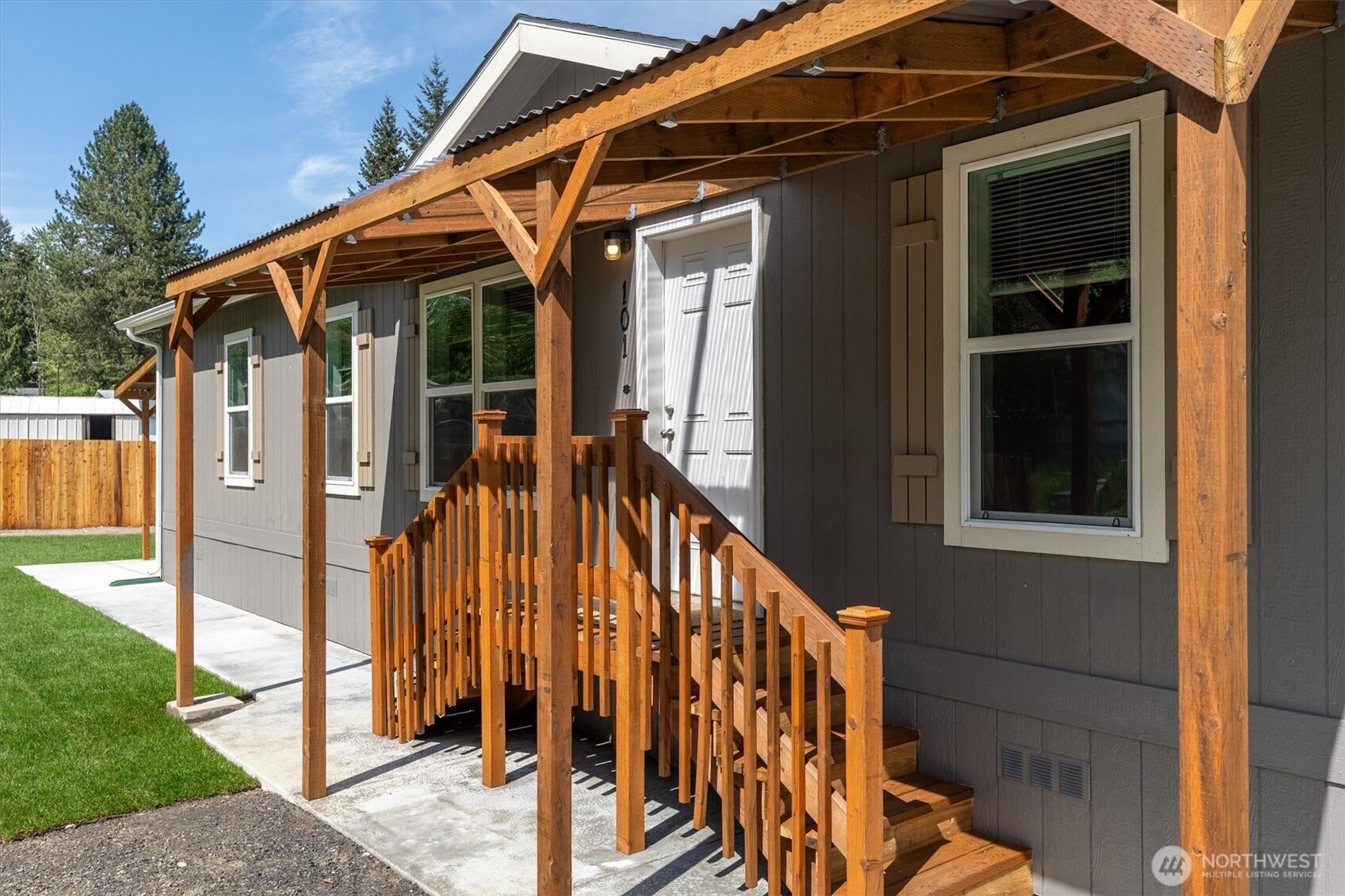 101 Sir Lancelot Drive , Castle Rock, WA 98611