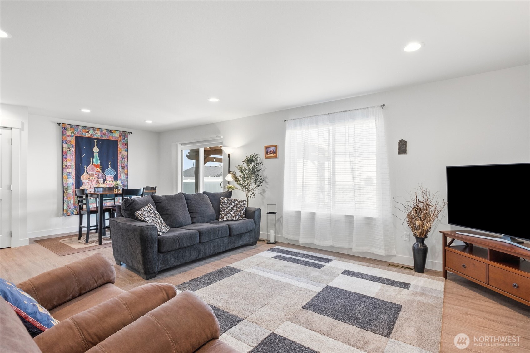 2355 3rd St SE , East Wenatchee, WA 98802