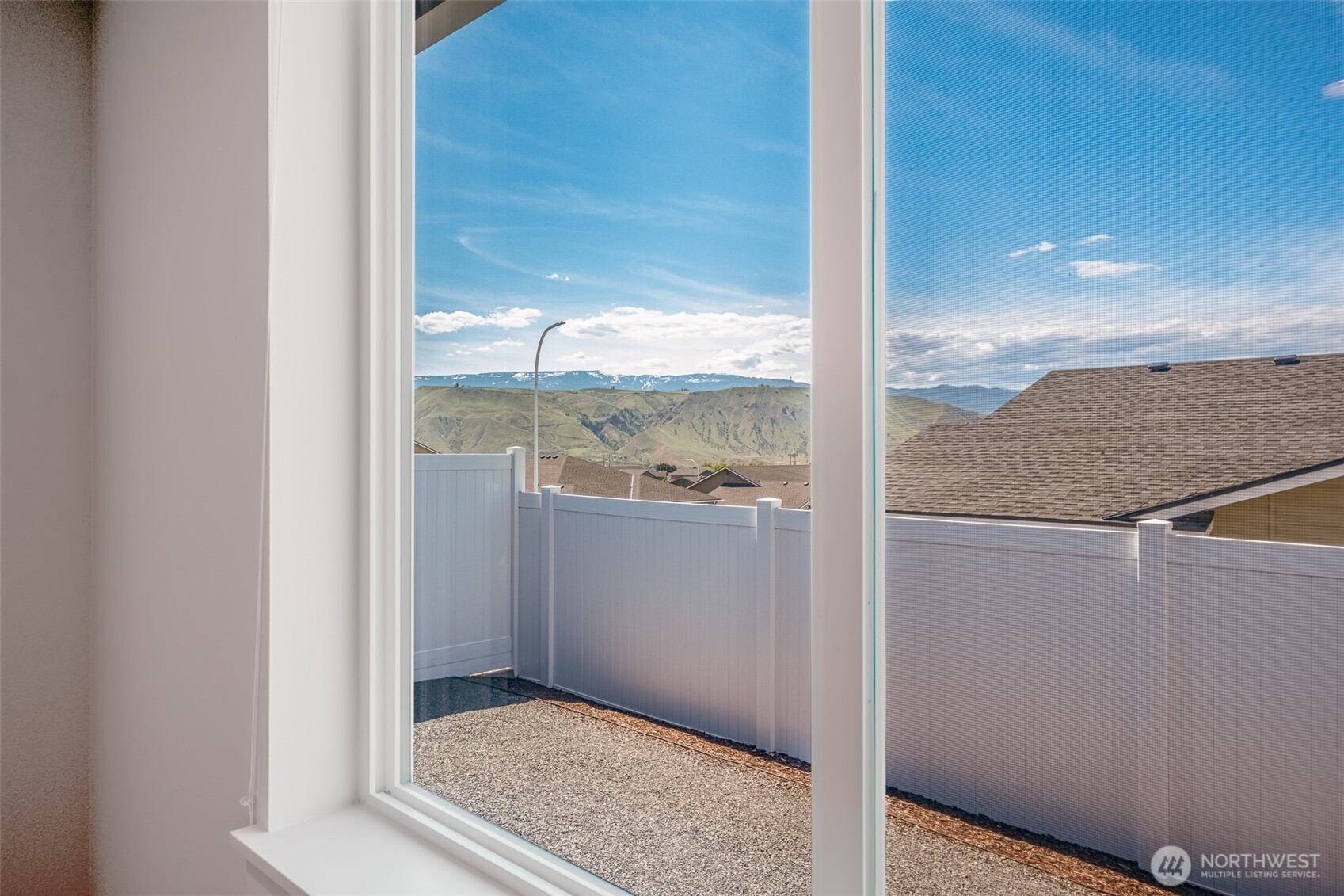 2355 3rd St SE , East Wenatchee, WA 98802