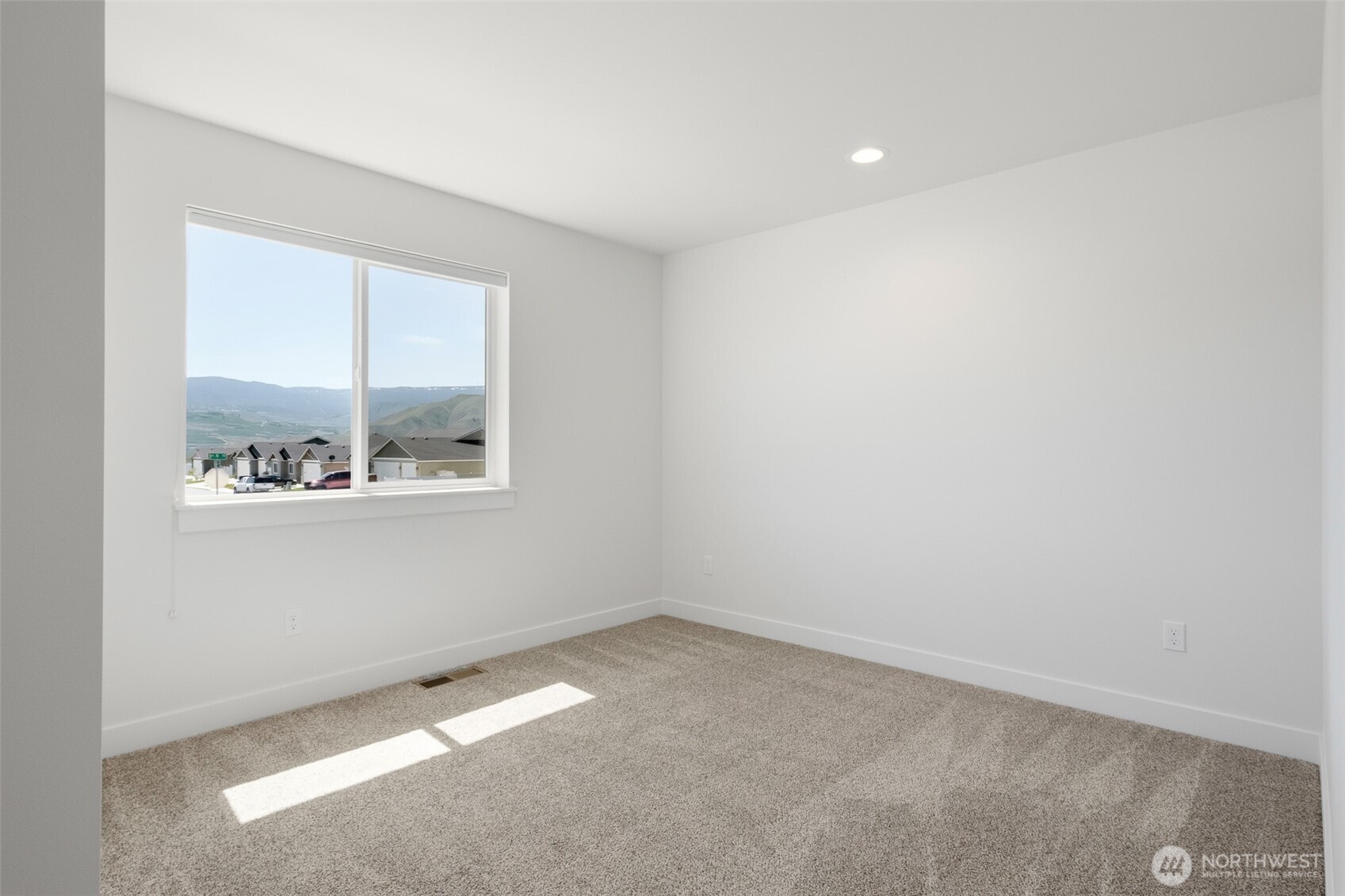 2355 3rd St SE , East Wenatchee, WA 98802