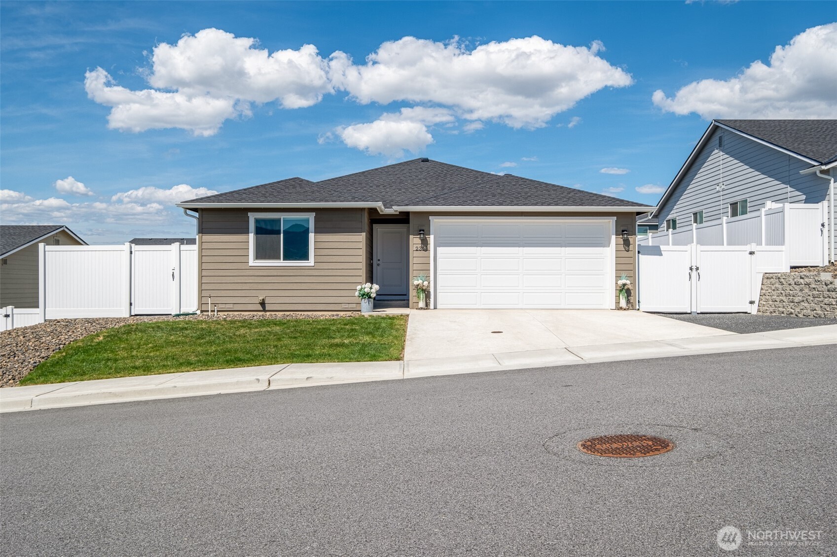 2355 3rd St SE , East Wenatchee, WA 98802