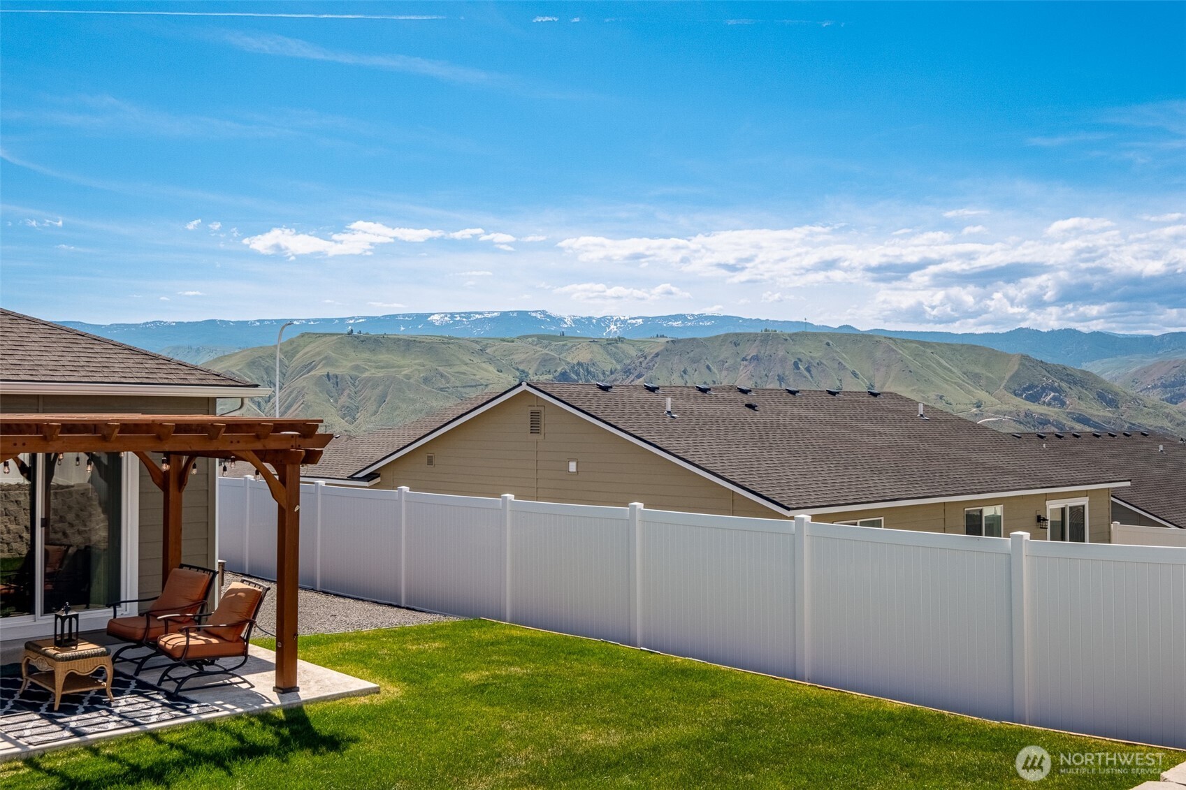 2355 3rd St SE , East Wenatchee, WA 98802